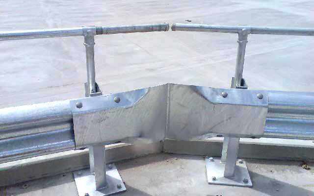Galvanized guard rail corner
